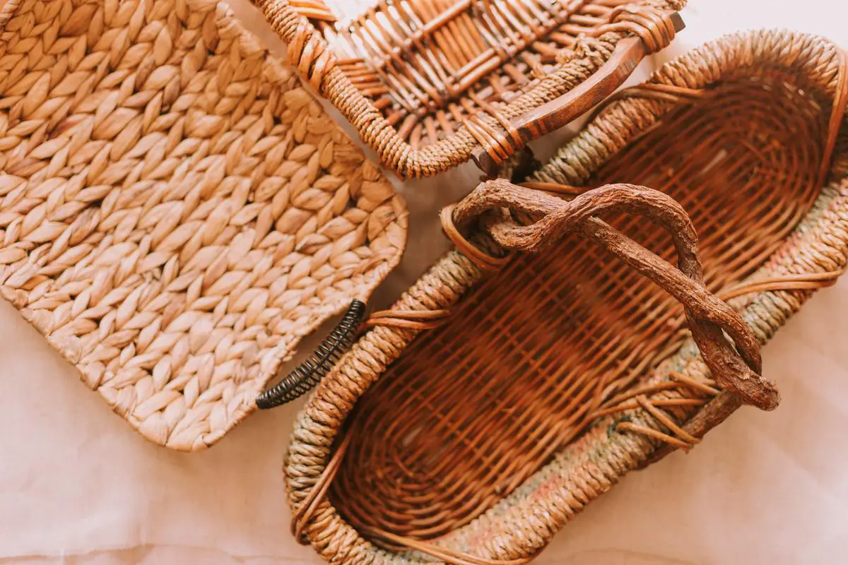 Image of a basket of fresh Cameo apples